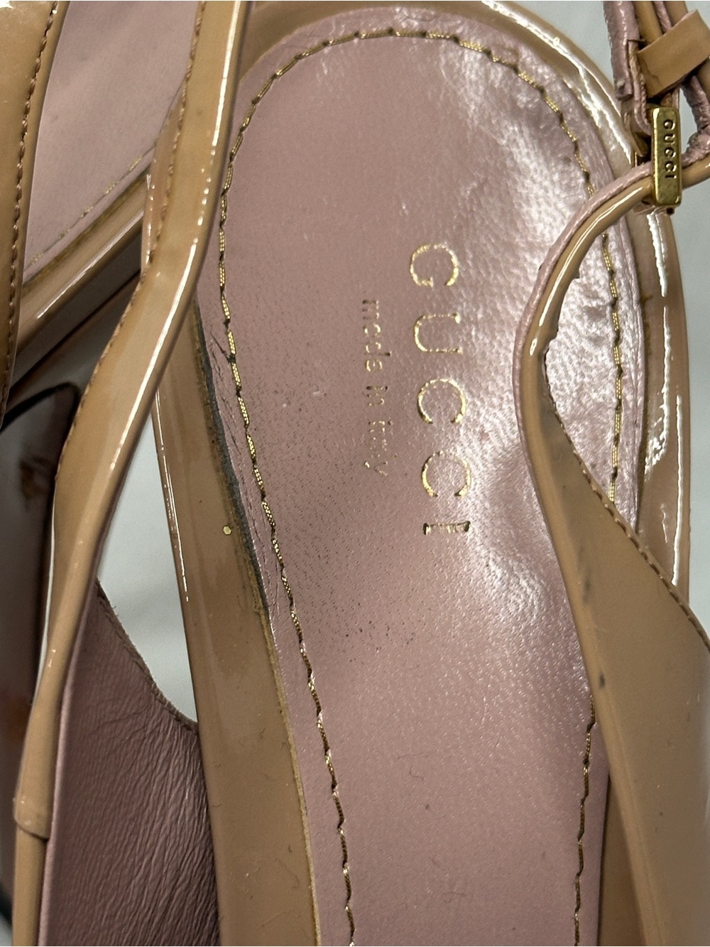 Gucci Nude Patent Leather Peep Toe Slingback Heels with Gold Buckle - Picture 5 of 12